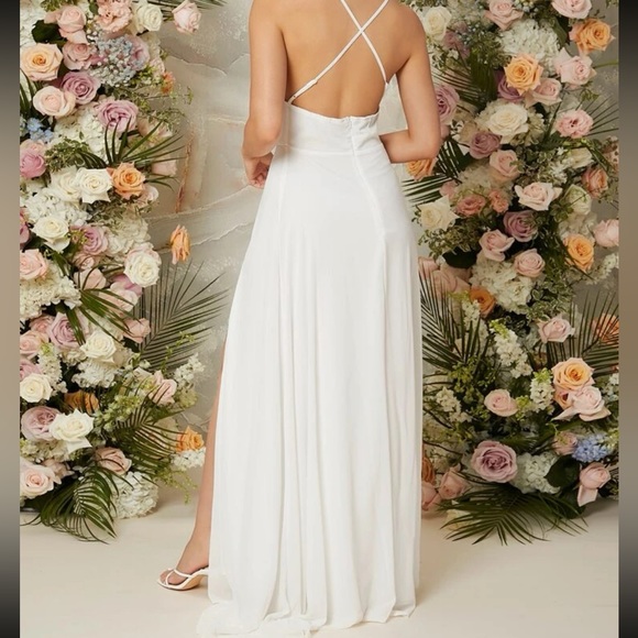 Beautiful slit dress - Picture 2 of 3